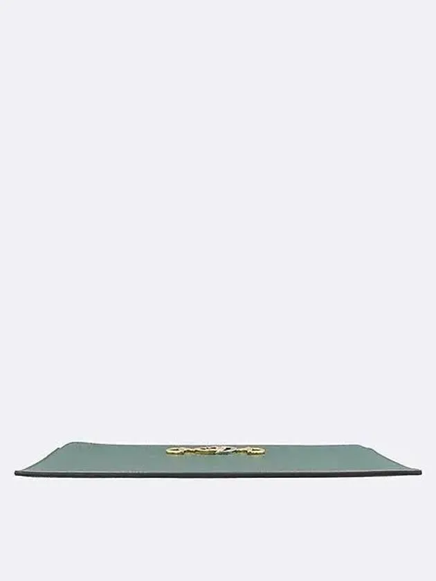 570728 clutch bag